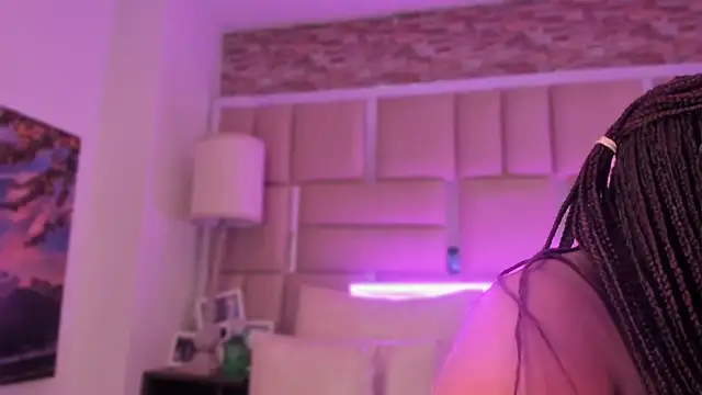 ShaniaBrownn online show from 05/24/26, 07:36