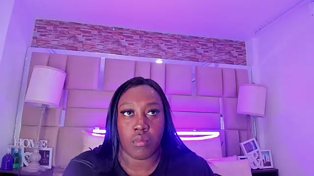 ShaniaBrownn online show from 11/07/25, 07:40