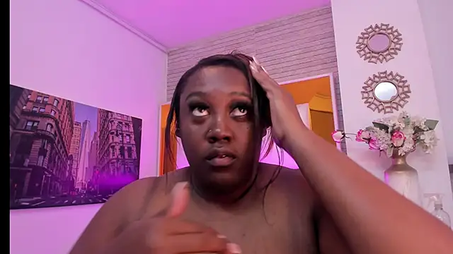 ShaniaBrownn online show from 10/31/25, 07:54