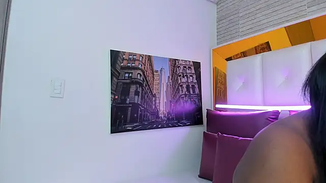 ShaniaBrownn online show from 12/03/25, 08:08