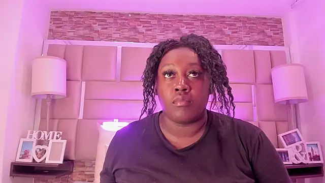 ShaniaBrownn online show from 02/21/26, 07:38