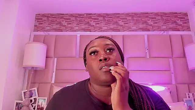 ShaniaBrownn online show from 04/14/26, 07:52