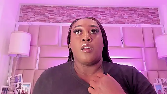 ShaniaBrownn online show from 05/05/26, 07:39