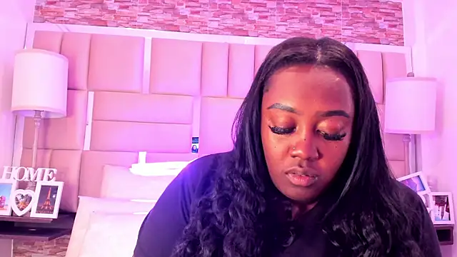 ShaniaBrownn online show from 12/22/25, 08:20