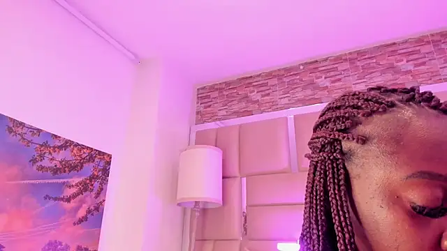ShaniaBrownn online show from 05/11/26, 07:44