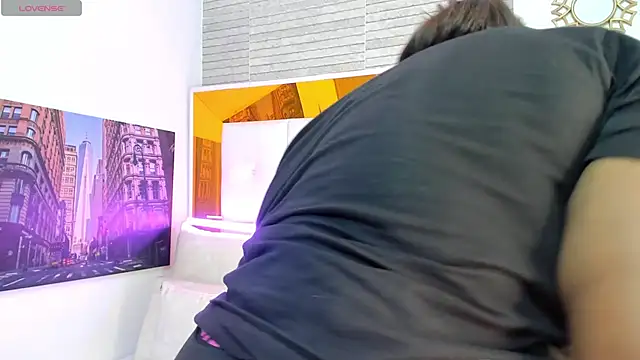 ShaniaBrownn online show from 10/24/25, 07:57