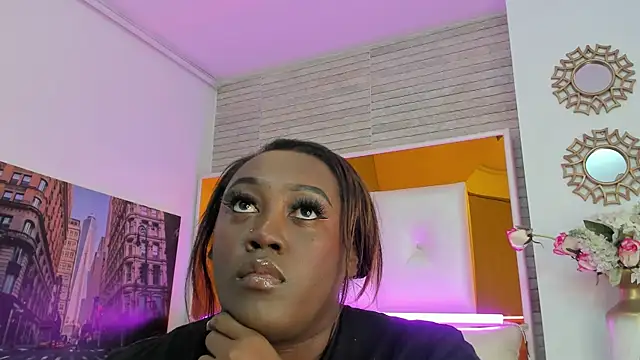 ShaniaBrownn online show from 10/25/25, 07:47