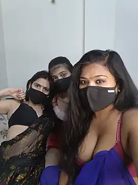 Snapshot of cutee__crazy chatting on 06/03/26, 02:55 cutee crazy online show from 06/03/26, 02:55