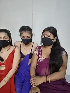 Snapshot of cutee__crazy chatting on 06/19/26, 01:50 cutee crazy online show from 06/19/26, 01:50