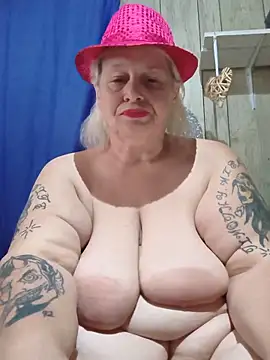 Snapshot of DavisDesires chatting on 06/16/26, 12:27 DavisDesires online show from 06/16/26, 12:27