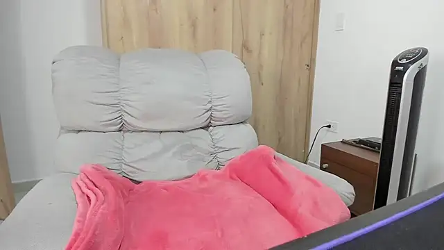 xspecialoomx online show from 04/15/26, 07:58