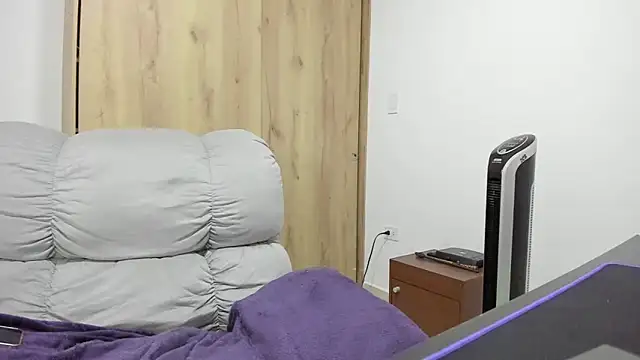 xspecialoomx online show from 12/05/25, 02:15