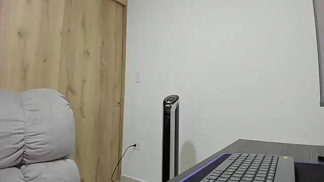 xspecialoomx online show from 11/18/25, 08:12