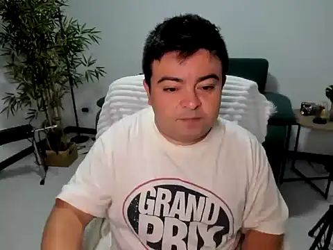 Snapshot of naughty_bear chatting on 09/28/25, 02:40 naughty bear online show from 09/28/25, 02:40