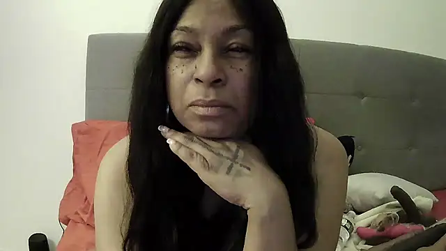 Snapshot of MSweetLindaParks chatting on 06/16/26, 04:45 MSweetLindaParks online show from 06/16/26, 04:45