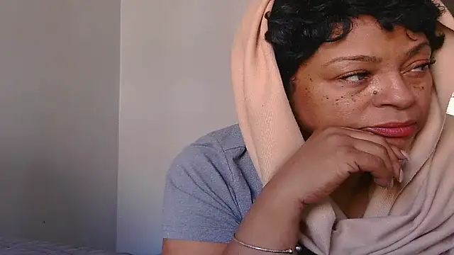 Snapshot of MSweetLindaParks chatting on 10/17/25, 06:53 MSweetLindaParks online show from 10/17/25, 06:53