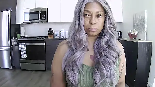 Snapshot of MSweetLindaParks chatting on 07/17/26, 08:28 MSweetLindaParks online show from 07/17/26, 08:28