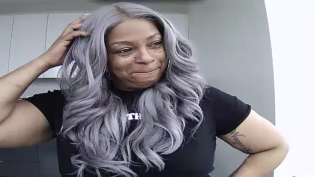 Snapshot of MSweetLindaParks chatting on 05/23/26, 11:42 MSweetLindaParks online show from 05/23/26, 11:42