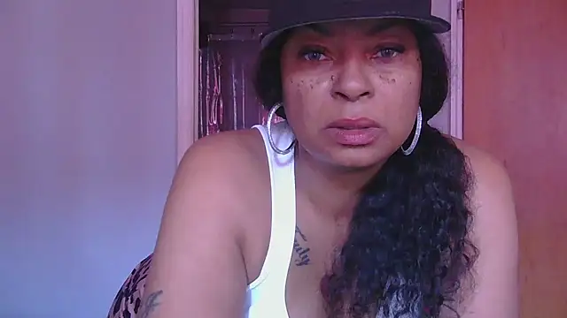 MSweetLindaParks online show from 10/19/25, 03:26