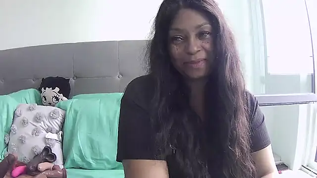 Snapshot of MSweetLindaParks chatting on 06/27/26, 06:36 MSweetLindaParks online show from 06/27/26, 06:36