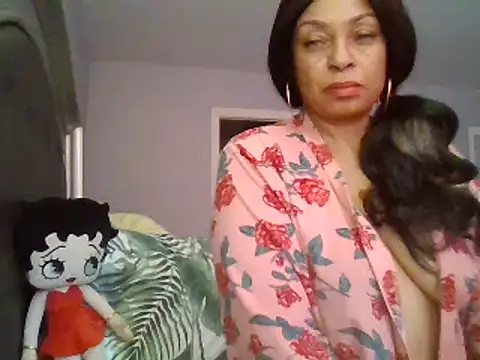 Snapshot of MSweetLindaParks chatting on 02/15/25, 03:17 MSweetLindaParks online show from 02/15/25, 03:17