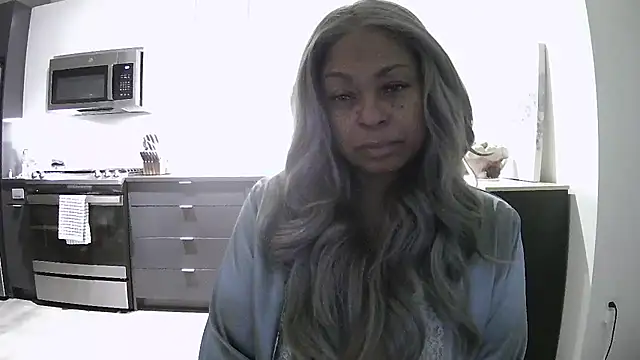 Snapshot of MSweetLindaParks chatting on 07/16/26, 01:24 MSweetLindaParks online show from 07/16/26, 01:24