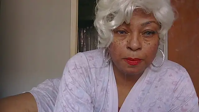 Snapshot of MSweetLindaParks chatting on 10/05/25, 04:20 MSweetLindaParks online show from 10/05/25, 04:20