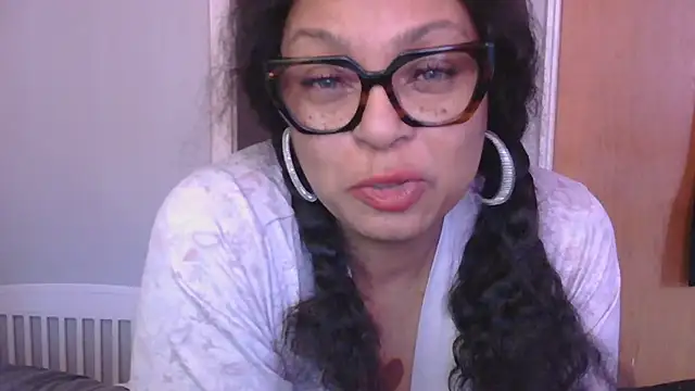 MSweetLindaParks online show from 12/21/25, 06:09