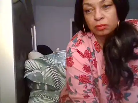 Snapshot of MSweetLindaParks chatting on 02/15/25, 09:06 MSweetLindaParks online show from 02/15/25, 09:06