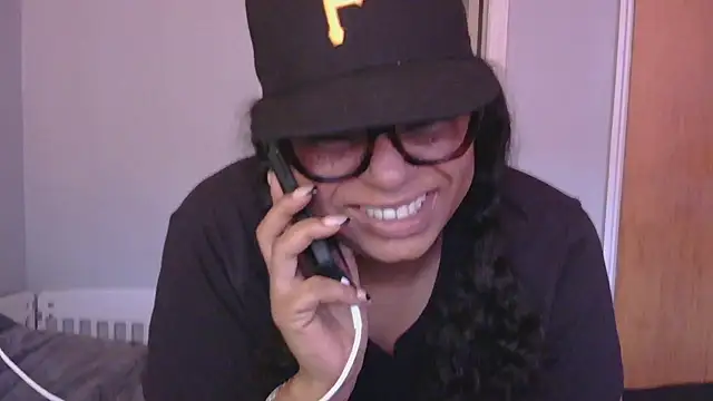 MSweetLindaParks online show from 12/17/25, 06:24