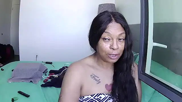 Snapshot of MSweetLindaParks chatting on 06/24/26, 04:16 MSweetLindaParks online show from 06/24/26, 04:16