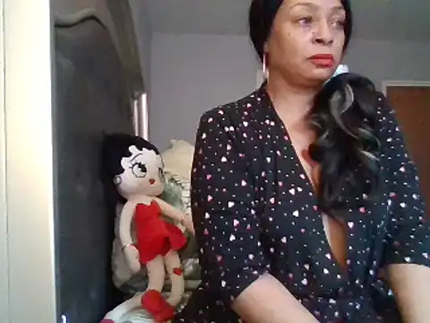 Snapshot of MSweetLindaParks chatting on 02/16/25, 03:05 MSweetLindaParks online show from 02/16/25, 03:05