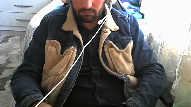 Snapshot of crazybaby5461 chatting on 11/11/25, 01:28 crazybaby5461 online show from 11/11/25, 01:28