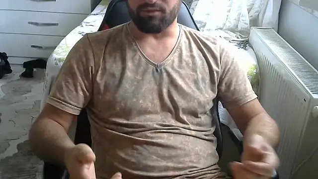 Snapshot of crazybaby5461 chatting on 10/04/25, 12:07 crazybaby5461 online show from 10/04/25, 12:07