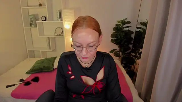 Snapshot of NikaGentle chatting on 09/15/25, 01:33 NikaGentle online show from 09/15/25, 01:33