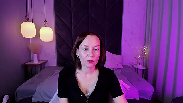 Snapshot of NikaGentle chatting on 10/19/25, 05:32 NikaGentle online show from 10/19/25, 05:32