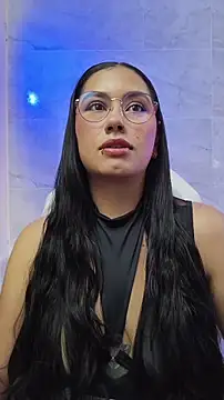 LauraRuiz1 online show from 05/21/26, 01:03