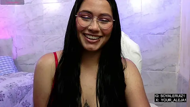 LauraRuiz1 online show from 05/22/26, 01:14