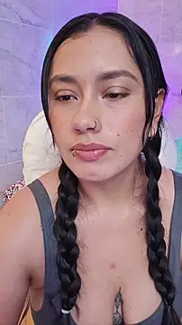 Snapshot of LauraRuiz1 chatting on 06/19/26, 12:05 LauraRuiz1 online show from 06/19/26, 12:05