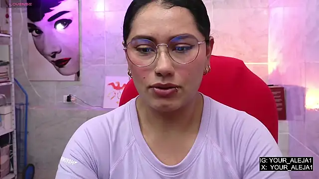 LauraRuiz1 online show from 05/16/26, 12:53