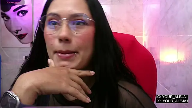 LauraRuiz1 online show from 05/13/26, 04:30