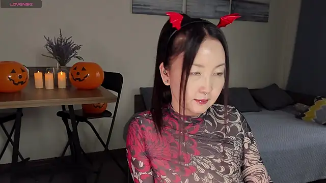 AvroraSakura online show from 10/30/25, 11:30