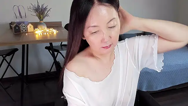 AvroraSakura online show from 10/08/25, 12:07