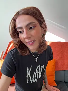 Evangelyne 1 online show from 11/21/25, 01:21