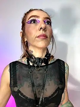 Evangelyne 1 online show from 10/22/25, 03:55