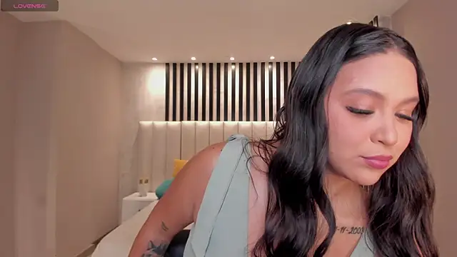 ToriCrossX online show from 11/26/25, 12:54