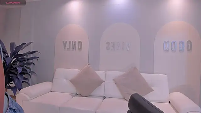 ToriCrossX online show from 10/06/25, 01:23