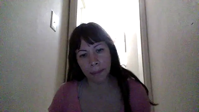 Snapshot of petitedoll29 chatting on 10/28/25, 06:29 petitedoll29 online show from 10/28/25, 06:29