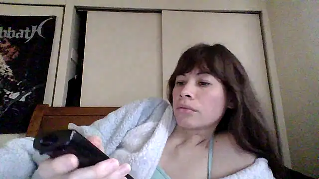 Snapshot of petitedoll29 chatting on 12/13/24, 11:17 petitedoll29 online show from 12/13/24, 11:17