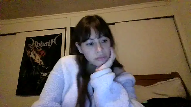 Snapshot of petitedoll29 chatting on 12/17/24, 01:39 petitedoll29 online show from 12/17/24, 01:39